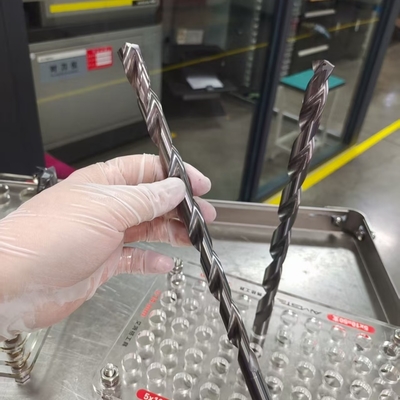 Prezzo buono Punta per trapano in metallo duro ad alta rigidità con refrigerante attraverso fori profondi per alluminio in linea