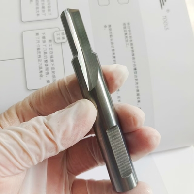 品質 高断裂耐性と内部冷却剤を持つ複合型直線フルートドリルビット 工場