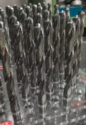 İyi fiyat 14 mm İç Soğutucu Katı Karbid CNC matkap Spiral Flüt Tasarımı Yüksek verimlilik Uzun araç ömrü çevrimiçi